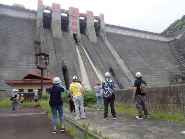 浅瀬石川ダム見学の画像
